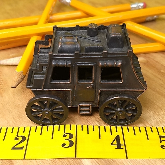 Collectable Metal Die Cast Stagecoach Sharpener - Picture 9 of 11